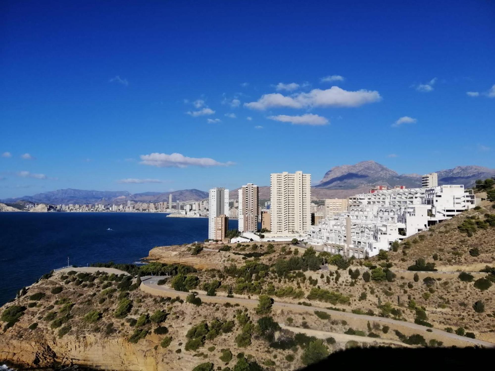 Apartment House -sea View-roof Terrace-swimming Pool- Benidorm