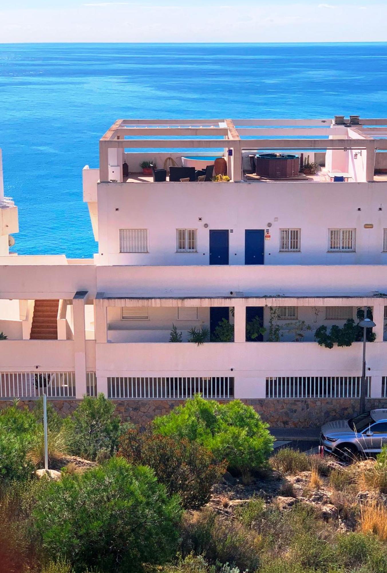Apartment House -sea View-roof Terrace-swimming Pool-